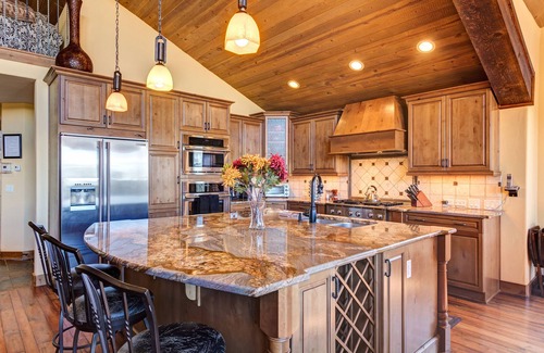Baldy Mountain Cabin | Amazing views from this Breckenridge Mountain Lodge. Hot Tub, Fire Pit & Shuttle