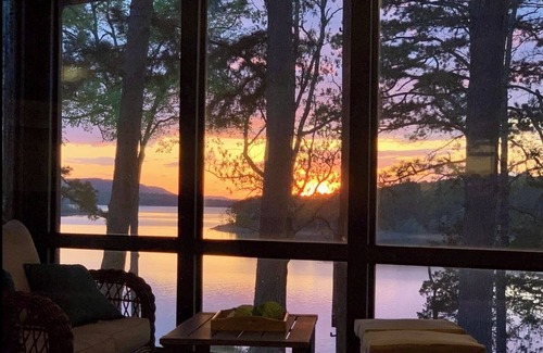 Heber Springs House | Amazing Views! “Heber Sunsets” Lakefront w/access. 4 bdr, 3 king beds, 3 bath.