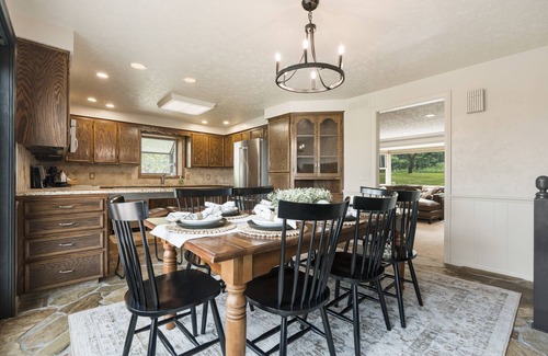 Navarre Other | Amazing views, hot tub/outdoor fireplace, countryside, farm with calves & goats.