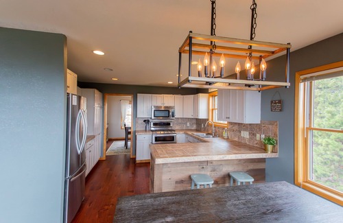 Coal Creek Canyon House | Amazing Views/Hot Tub/Skiing/Chefs Kitchen/Pool Table and Bar/Family Friendly