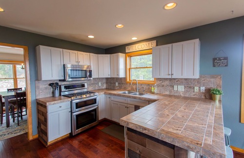 Coal Creek Canyon House | Amazing Views/Hot Tub/Skiing/Chefs Kitchen/Pool Table and Bar/Family Friendly