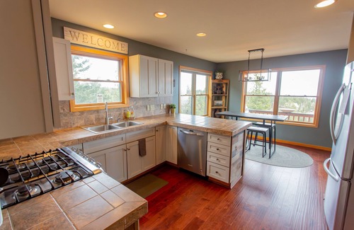 Coal Creek Canyon House | Amazing Views/Hot Tub/Skiing/Chefs Kitchen/Pool Table and Bar/Family Friendly