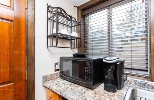 Chalet Village Condo | Amazing Views Of Mt. LeConte/Indoor Pool & Hot Tub