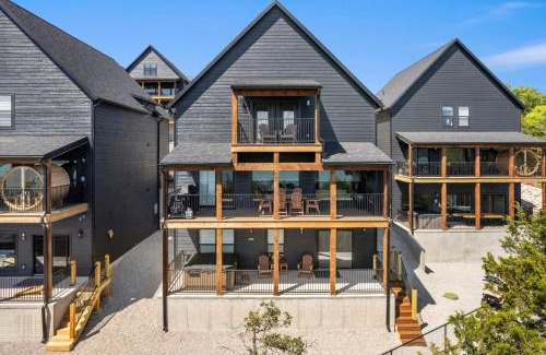 Hollister Cabin | Amazing Views of Table Rock, Pvt Hot Tub, Theatre Room, Free Daily Tickets to Branson Attractions!