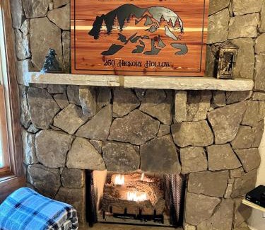 Mineral Bluff Ski Chalet | Amazing Views~Secluded Retreat~HotTub~GameRoom