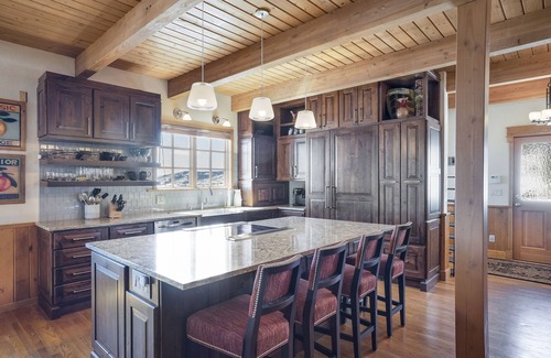 Steamboat Springs Ski Chalet | Amazing Views - Private Hot Tub - 30 Day Min Stay - Dogs Considered