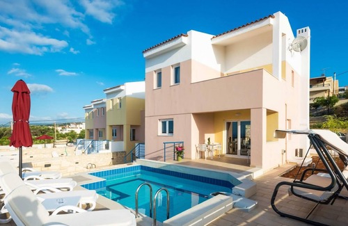 Adele Villa | Amazing Villa Fragika III in a picturesque village