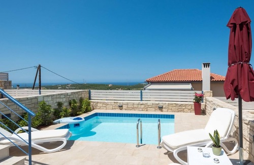 Adele Villa | Amazing Villa Fragika IV in a picturesque village