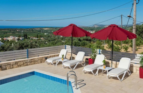 Adele Villa | Amazing Villa Fragika IV in a picturesque village