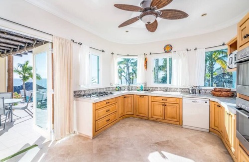 La Ventana Villa | Amazing Villa with 4BR/4BA W/Beach & Pool