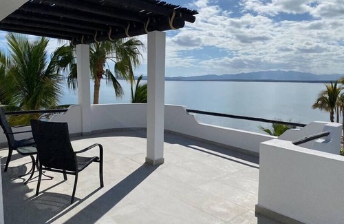 La Ventana Villa | Amazing Villa with 4BR/4BA W/Beach & Pool