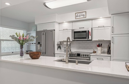 Bradenton Condo | Amazing water/sunset views, luxury 2BR/2BA PENTHOUSE 9 mi from Anna Maria beach.