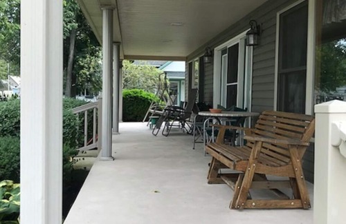 Lakeview House | Amazing Waterfront Family Getaway with WiFi - on Orchard Island in Indian Lake