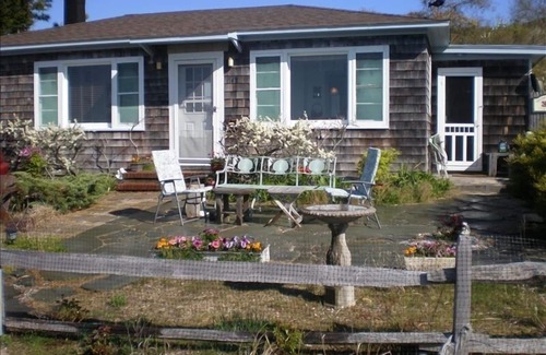 Napeague Cottage | Amazing Waterfront Hamptons Amagansett Cottage!