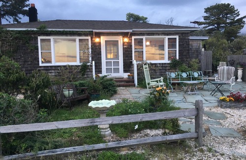 Napeague Cottage | Amazing Waterfront Hamptons Amagansett Cottage!