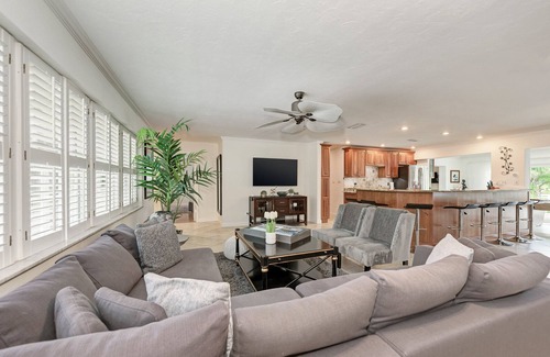 South Sarasota House | Amazing Waterfront Home with Private Dock & Large Pool w 4 Ensuites