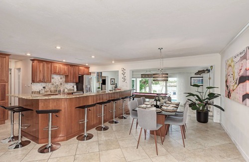 South Sarasota House | Amazing Waterfront Home with Private Dock & Large Pool w 4 Ensuites