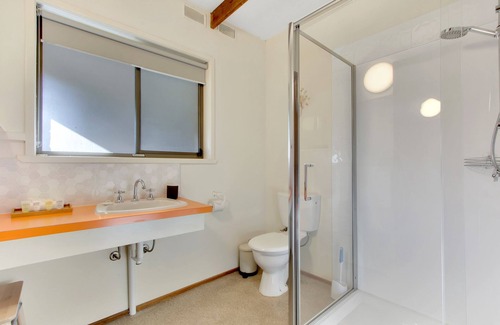 Nungurner Cabin | Amazing waterfront views, scenery, bird-life, free kayaks & private jetty