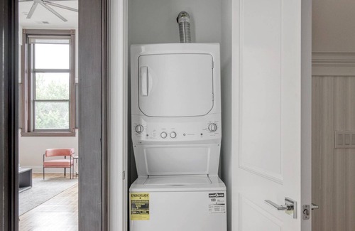 Noble Square Apartment | Amazing West Town 2BR nr I-90 & Blue Line, by Blueground