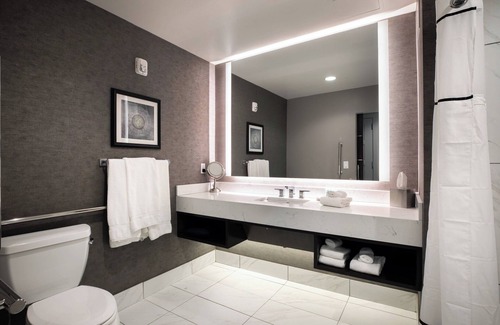 Downtown Kansas City Hotel | Ambassador Hotel Kansas City, Autograph Collection