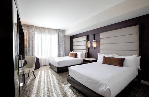Downtown Kansas City Hotel | Ambassador Hotel Kansas City, Autograph Collection