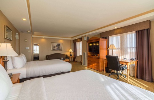 Marquette Hotel | Ambassador Hotel Milwaukee, Trademark Collection by Wyndham
