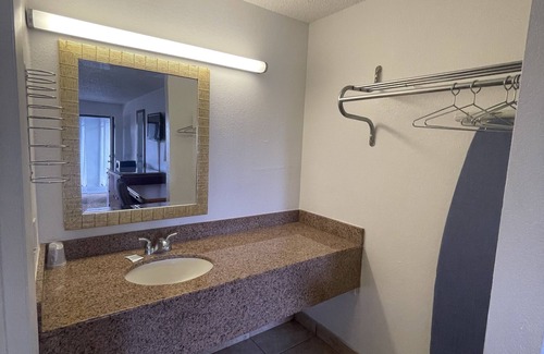 Historic Downtown Kissimmee Hotel | Ambassador Inn
