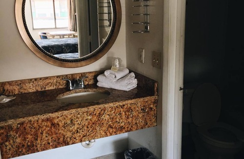 Historic Downtown Kissimmee Hotel | Ambassador Inn