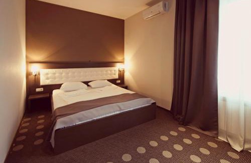 Podilskyj Hotel | Ambassador Plaza