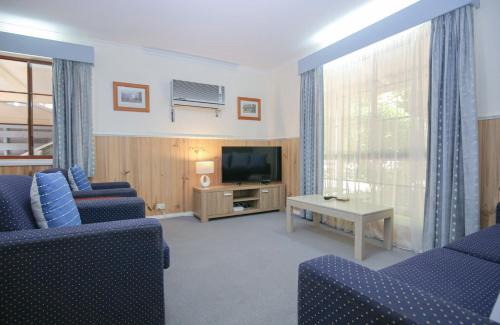 Bright House | Amber Cottage