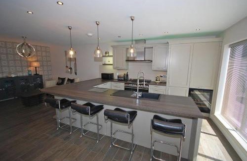 Saundersfoot House | Amber Cottage - Luxury Cottage, Hot Tub, Sea Views and Log Burner