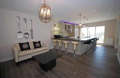 Saundersfoot Cottage | Amber Cottage - Luxury Cottage Hot Tub Sea Views and Log Burner