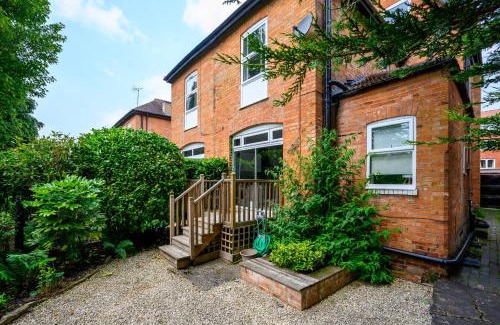 Moseley Apartment | AMBER Delightful Suite Moseley Mews, Birmingham By StayStaycations