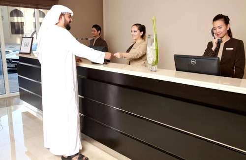 Madinat Zayed Apartment | Amber Deluxe King Or Twin Room Near Gold Souk