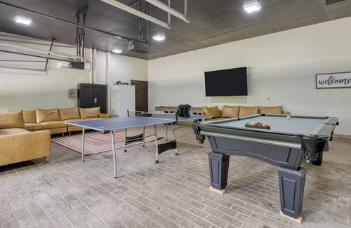 New Market House | Amber Escape by AvantStay | 3 Unique Spaces + Pool