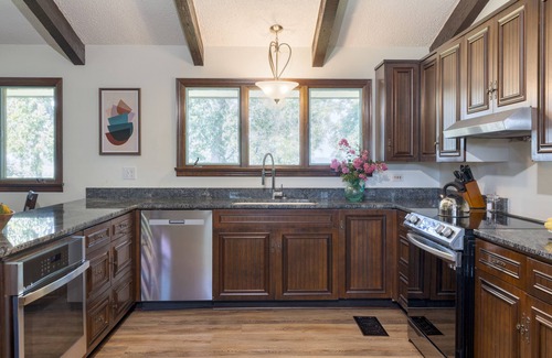 New Market House | Amber Lodge by AvantStay | Pool, Firepit, Sauna