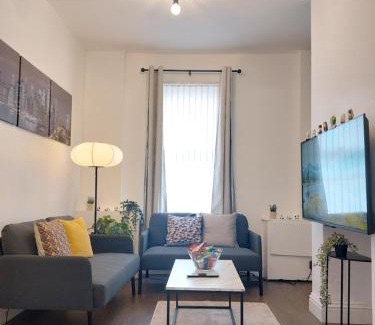 Belfast Apartment | Amber Lodge- No Party House