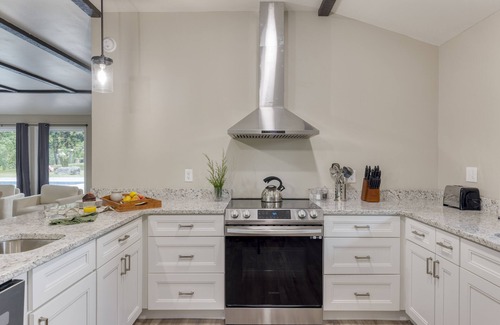 New Market House | Amber Refresh by AvantStay | Pool and Hot Tub