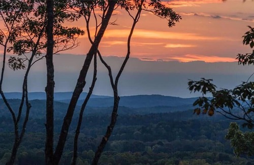 Talking Rock Cabin | Amber Sunsets -Incredible Views, Hot Tub!