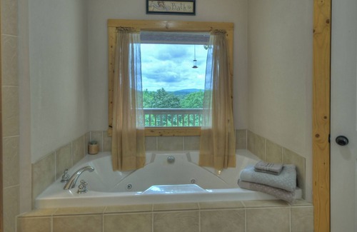 Talking Rock Cabin | Amber Sunsets -Incredible Views, Hot Tub!
