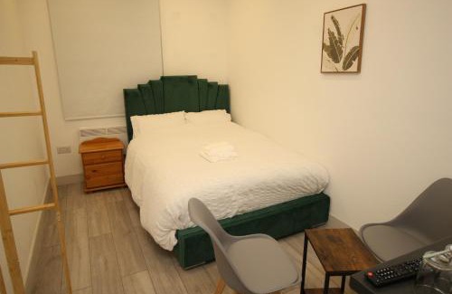 Sutton Central Hotel | AMD Hotel Modern Comfort in the Heart of Sutton SM1