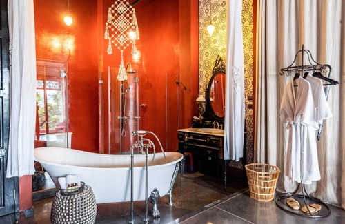 Khlong San Hotel | Amdaeng Bangkok Riverside Hotel