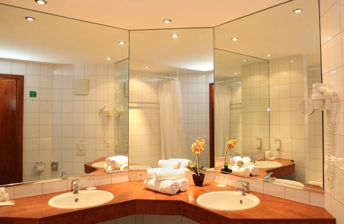 Ruesselsheim Hotel | Amedia Frankfurt Russelsheim Trademark Collection by Wyndham
