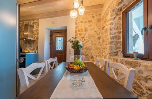 Doukades Apartment | Amelia & Nicholas Stone Houses