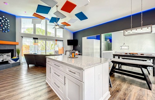 Ozona House | Amenity Paradise! Theater, Game-room, Mini Golf, Outdoor Bowling & Hot Tub!