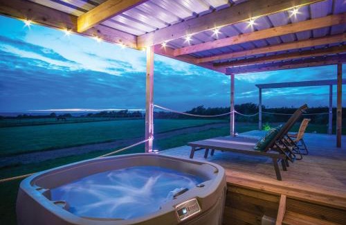 Tiers Cross Apartment | American Airstream - Blossom Farm - Tiers Cross