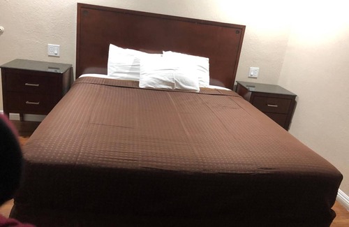 Ontario Hotel | American Inn Ontario