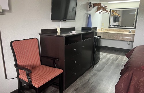 Pontotoc Hotel | American Inn - Pontotoc