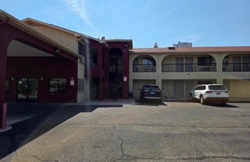 La Mesa Hotel | American Inn & Suites