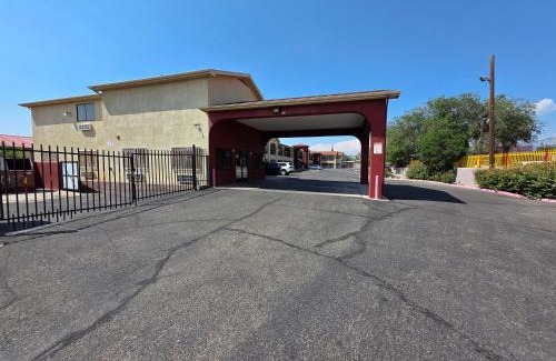 La Mesa Hotel | American Inn & Suites